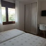 Adina Garden 아파트